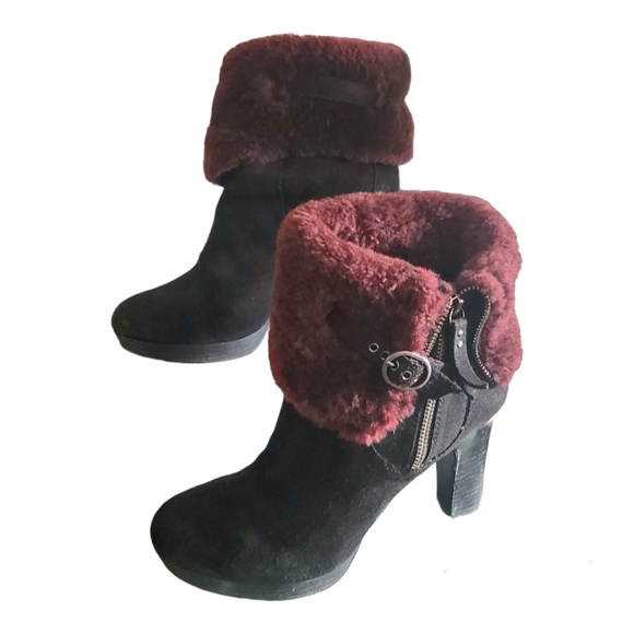 UGG Jerene Black Suede Ankle Boots Burgundy Shearling Cuff Women’s Size 9.5 - Picture 2 of 6